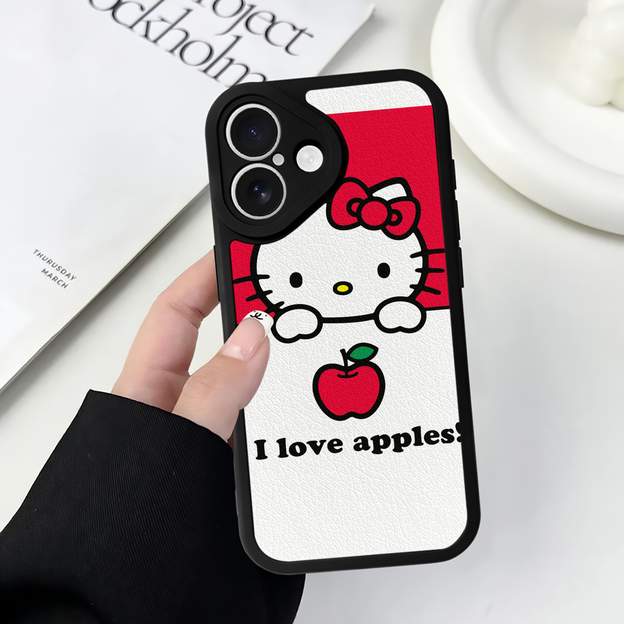 （画像用） Hello Kitty ハローキティ 【iPhone 16シリーズ対応】シリコンスマホケース（レザー調） 材質：シリコン
